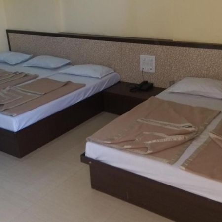 Sai Niwas Hotel Shirdi Exterior photo