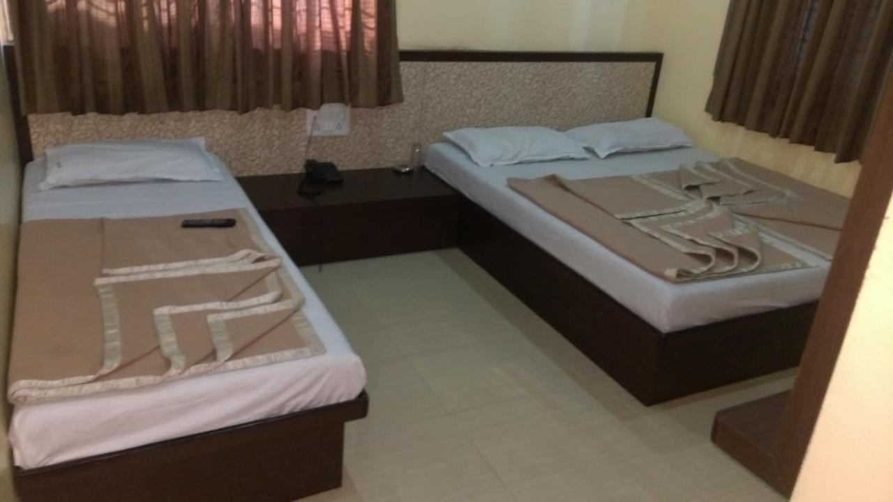 Sai Niwas Hotel Shirdi Exterior photo