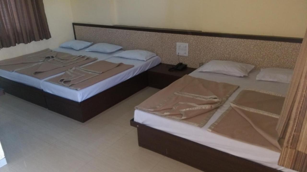 Sai Niwas Hotel Shirdi Exterior photo