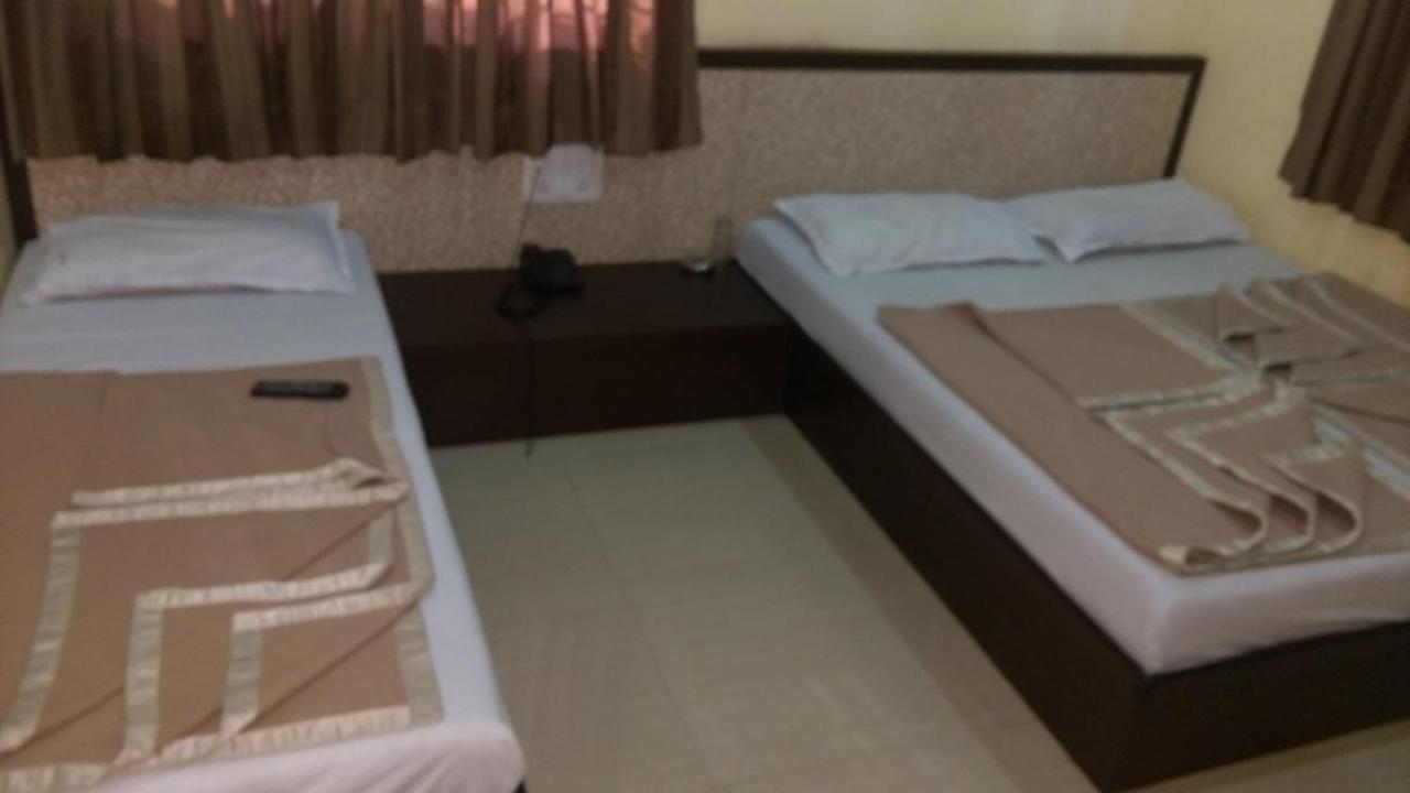 Sai Niwas Hotel Shirdi Exterior photo