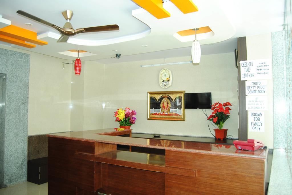 Sai Niwas Hotel Shirdi Exterior photo